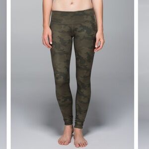 Lululemon Wunder Under Pant Full-On Luxtreme Savasana Camo Size 4 Low Rise